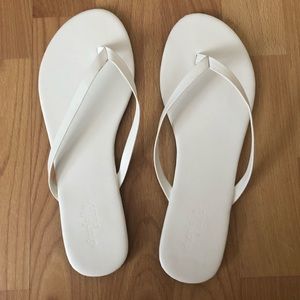 NWT Charlotte Russe White Flip Flops. Size 7.
